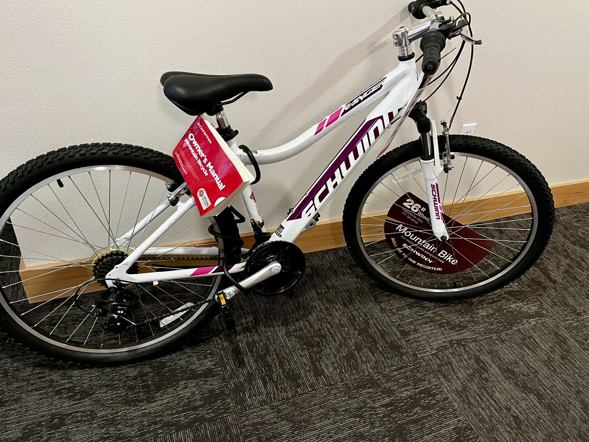 BRAND NEW NEVER USED 26” SCHWINN WOMENS MOUNTAIN BIKE