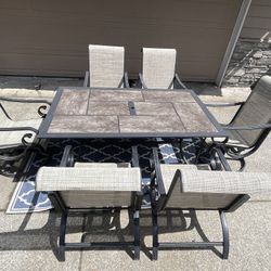 Beautiful Outdoor Dinning Table With Chairs 