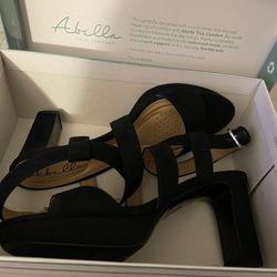 Woman’s Black Heels 