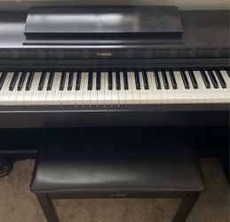 YAMAHA PIANO