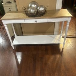 Beautiful All Wood Console Table:30x48x15” Center Drawer. Very Good Condition 