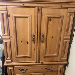 Armoire/Wardrobe