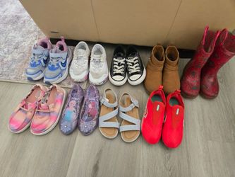 Girls shoes 11 and frozen shows are 10
