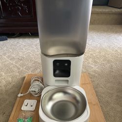 Automatic Smart Pet Feeder 5G WiFi:   APP Control For Dog & Cat