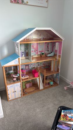 Large doll house