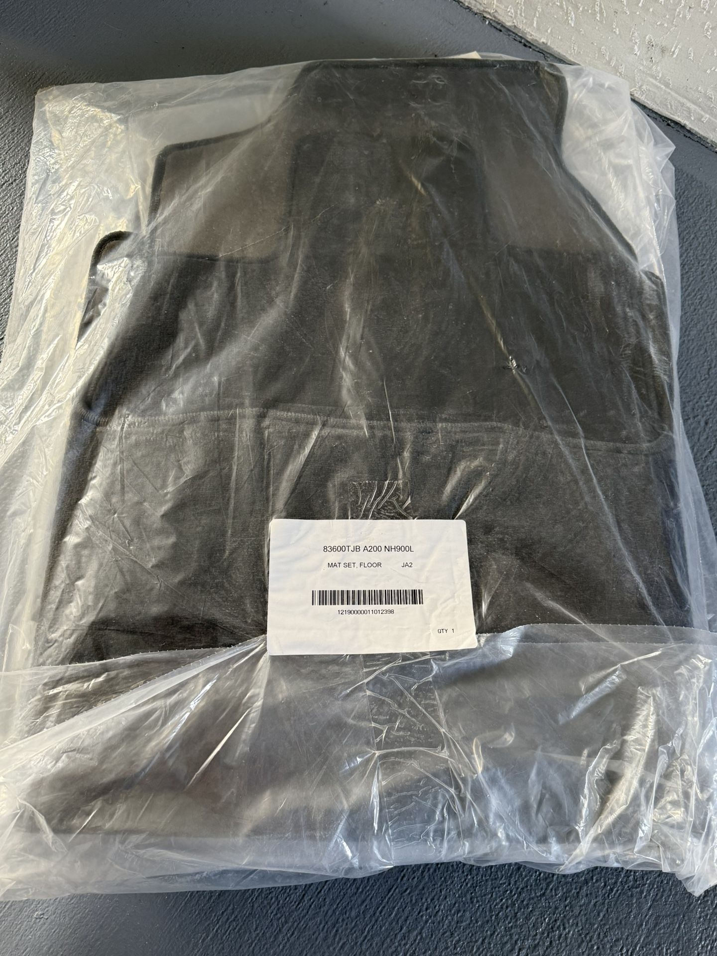 Honda CR-V 2021-2022 Floor Mats (4-Piece Set) - Brand New