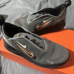 Nike 270 Size 3y 
