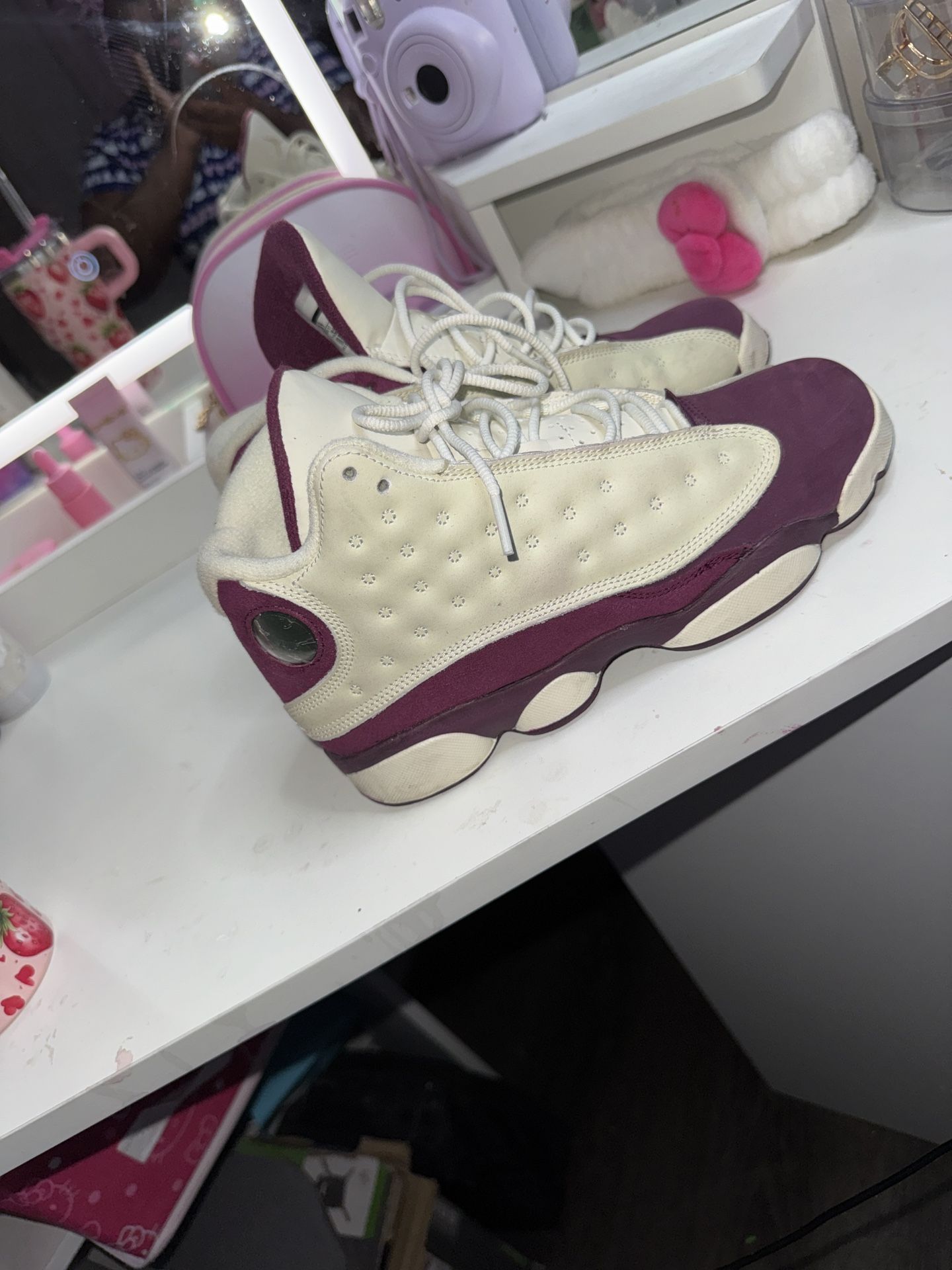 Color White And Bordeaux