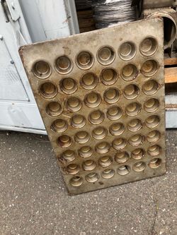 Commercial Bakery Muffin Pans – Used – 1,500 Available