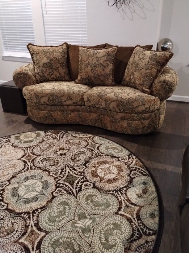 Beautiful Couch With Multiple Pillows