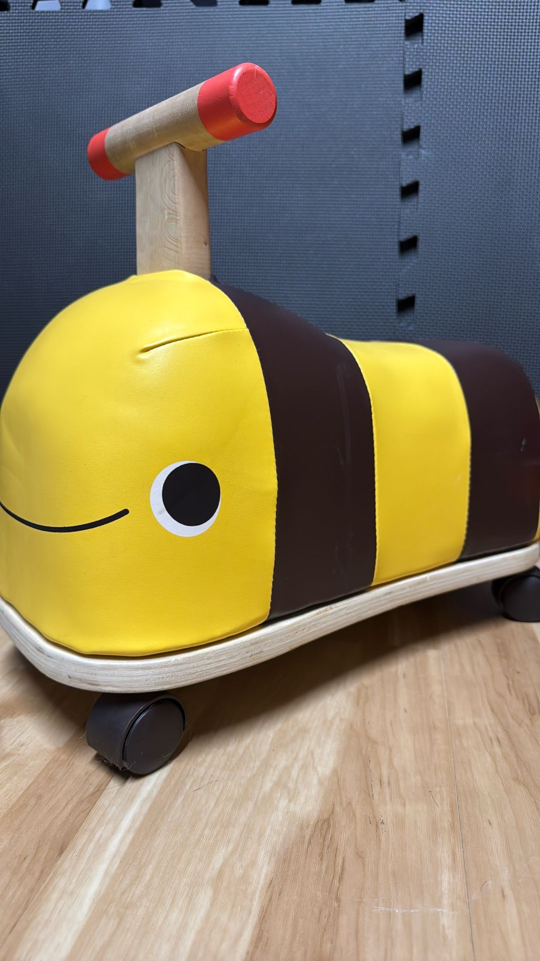 https://offerup.com/redirect/?o=Qi50b3lz Wooden Bee Ride