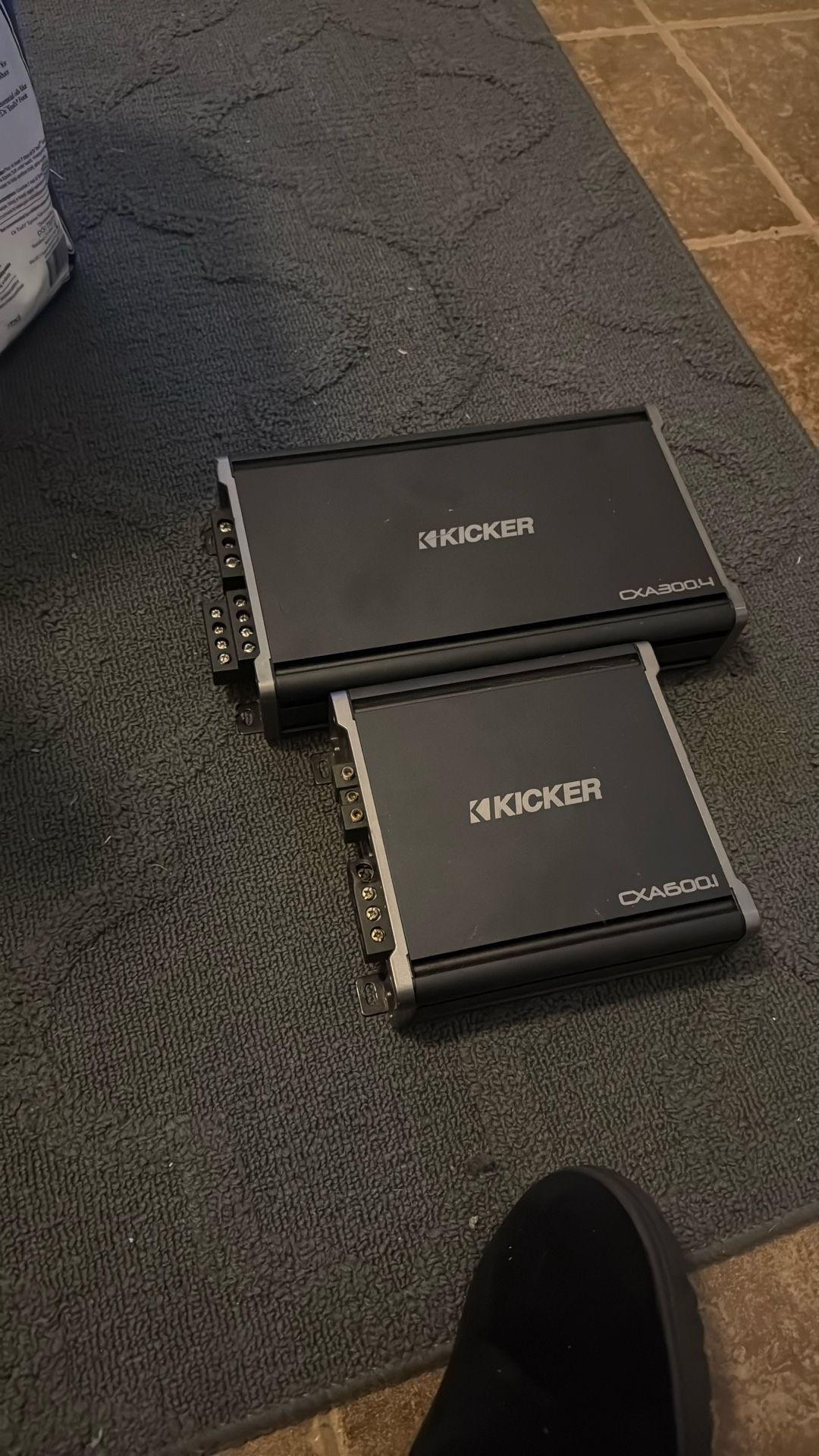 2 Kicker Amps