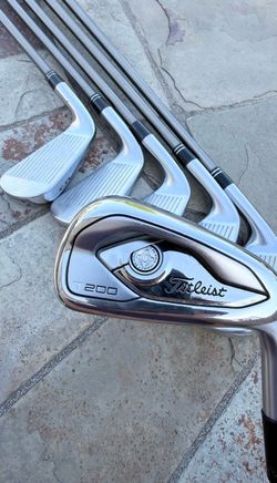 Titleist T-200 irons RH 5-P