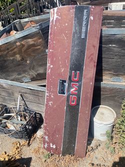 GMC Sierra tailgate