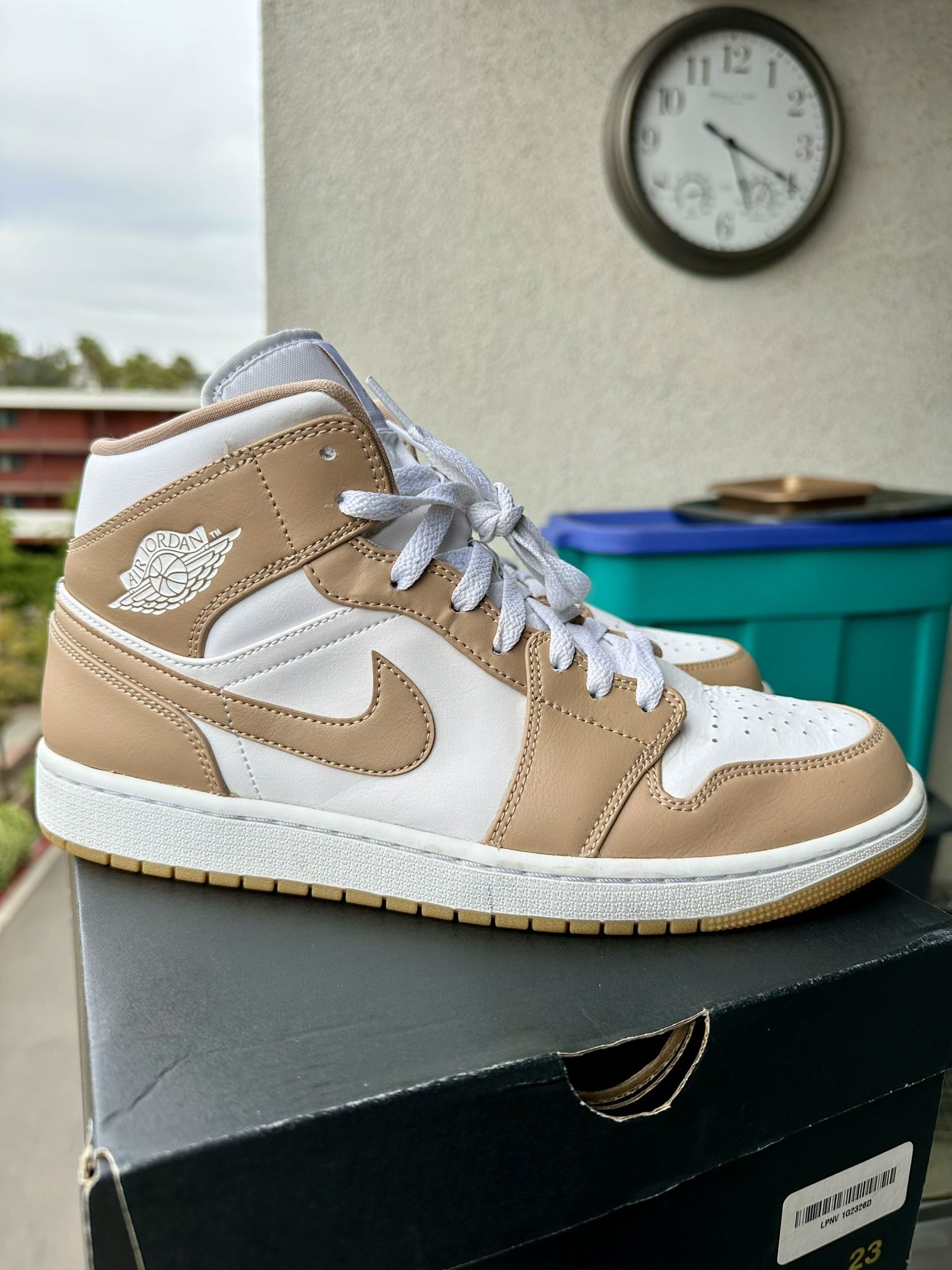 Nike Air Jordan 1 Mid Size 11 white tan gum