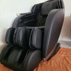 Full Body 2D MassageChair Black With Silver Trim

