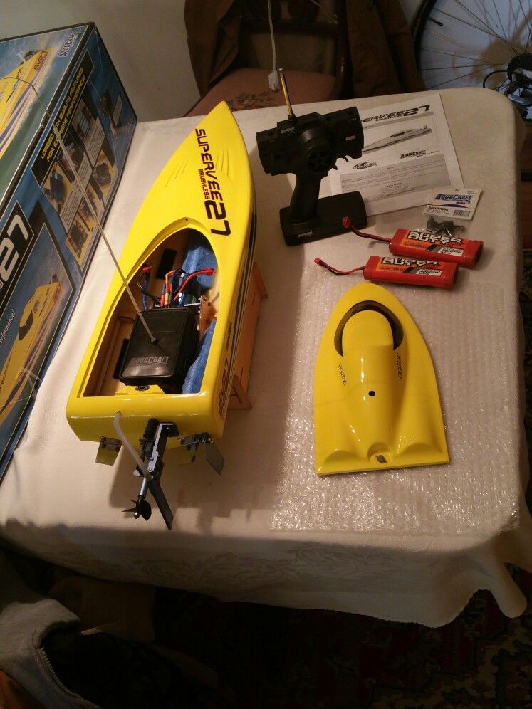 Radio Control RC Boat Brushless Supervee 27R Aquacraft