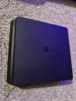 PS4 + 2 Controllers