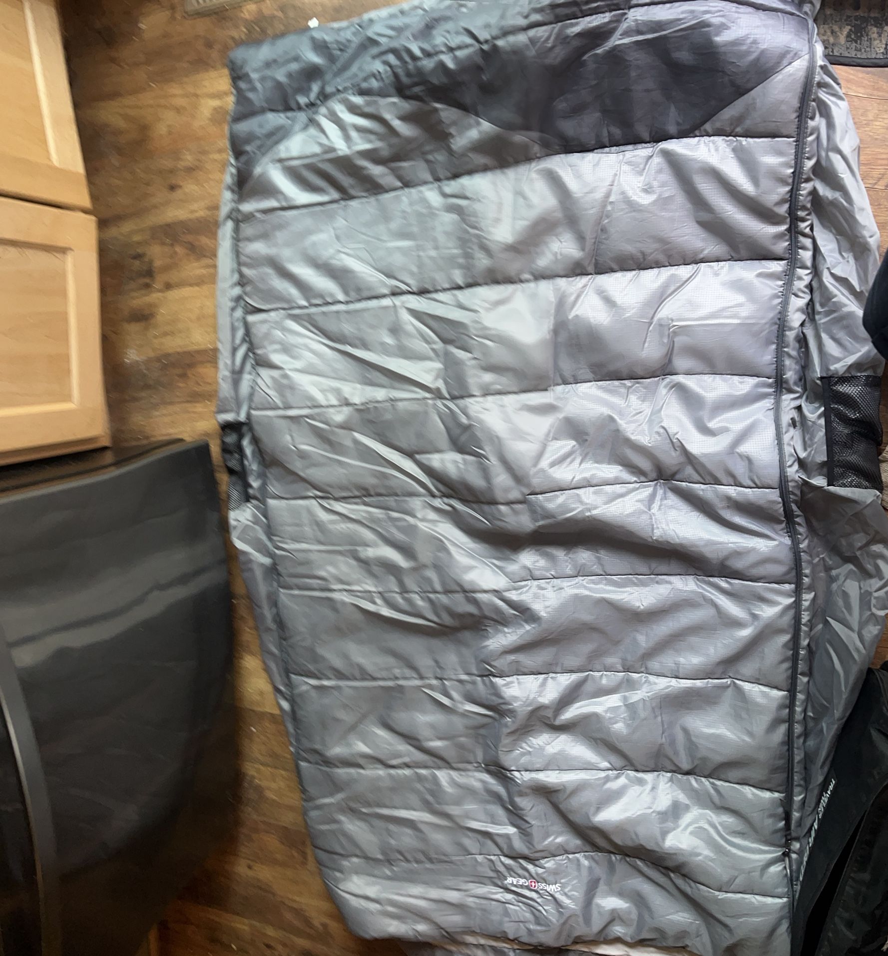 Swiss Gear Comforter For Universal Airbed Twin Plus Travel Wheeled Case (Like New!)