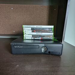 Xbox 360 w/Games and Controller 