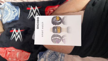 Smart watch works with Apple and android  brand new