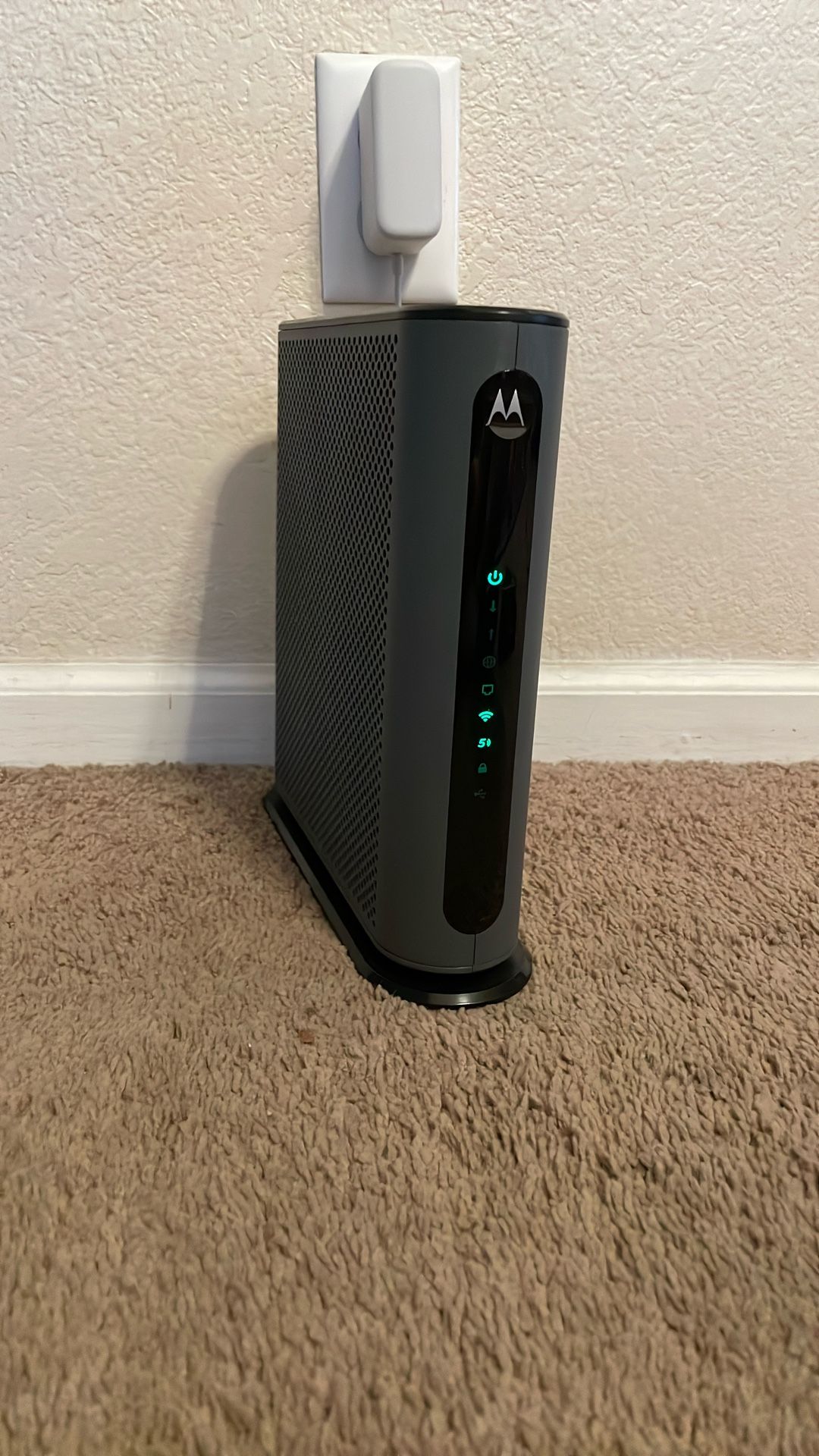 Motorola MG8702 Docsis 3.1 Cable Modem And WiFi Router