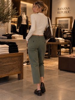 Banana Republic Avery Petite Olive Green Cropped Chino Pants Size 10 Minimalist Quiet Luxury