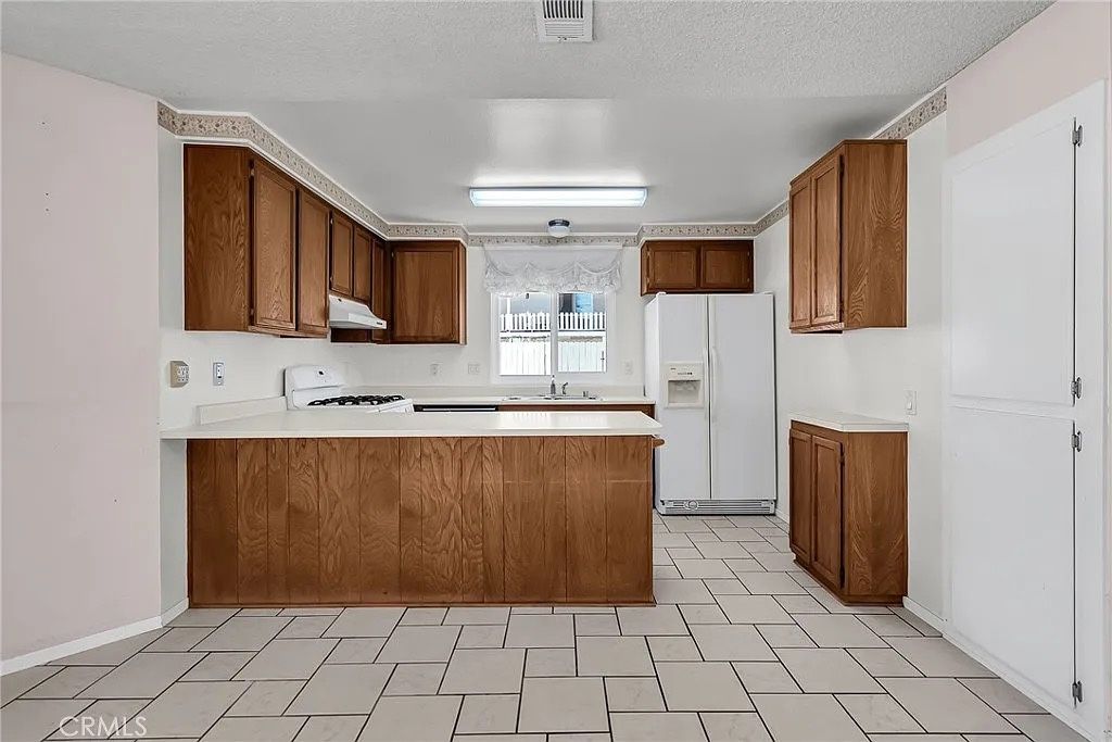 Free Kitchen Cabinets – Pickup Only