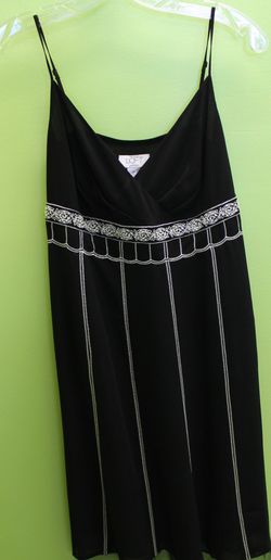 ANN TAYLOR LOFT Size 10 p black and white Polyester Solid Dress