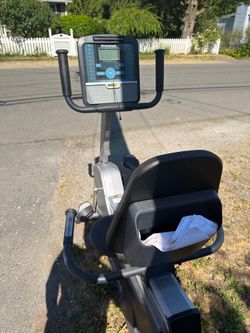 Free exercise machine