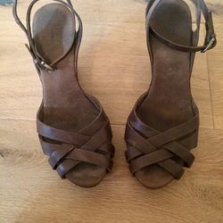 Ugg Ladies Strappy Wedge Shoe Taupe, Size 8