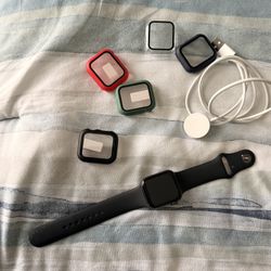 Apple Watch SE (1st Gen) – 40mm – Great Condition + Screen Protectors