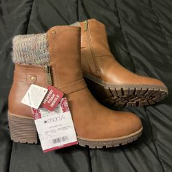 MUK LUKS Womens shoes size 9