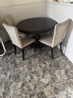 Table With 3 Chairs