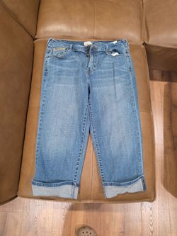 Levis capri $12
