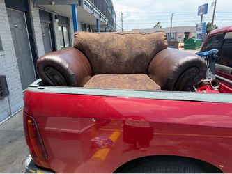 Ready for delivery Super clean super comfy Love Seat
