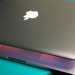 Apple MacBook Pro 13” Intel Core I7, 2.9ghz, 16GB DDR3 RAM 1 TERABYTE STORAGE $160