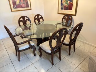 Beautiful dining set with 6 chairs. Very large glass and wood