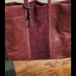 💯 % AUTHENTIC FOSSIL LEATHER PURSE IN NEW CONDITION 