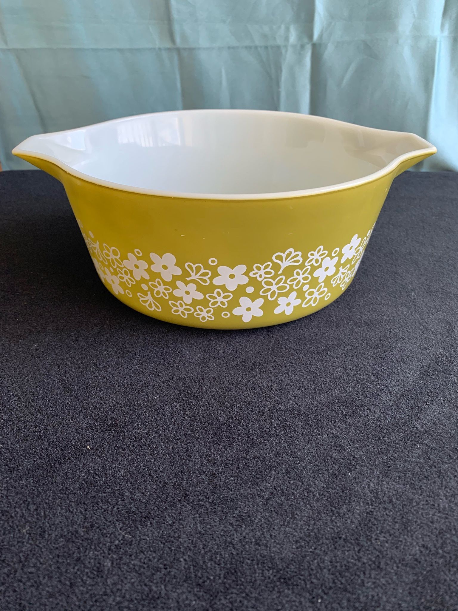 Vintage Pyrex Green/ Sage color Mixing Bowl #444 4 Qt with handles 