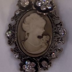Vintage cameo Pin Brooch