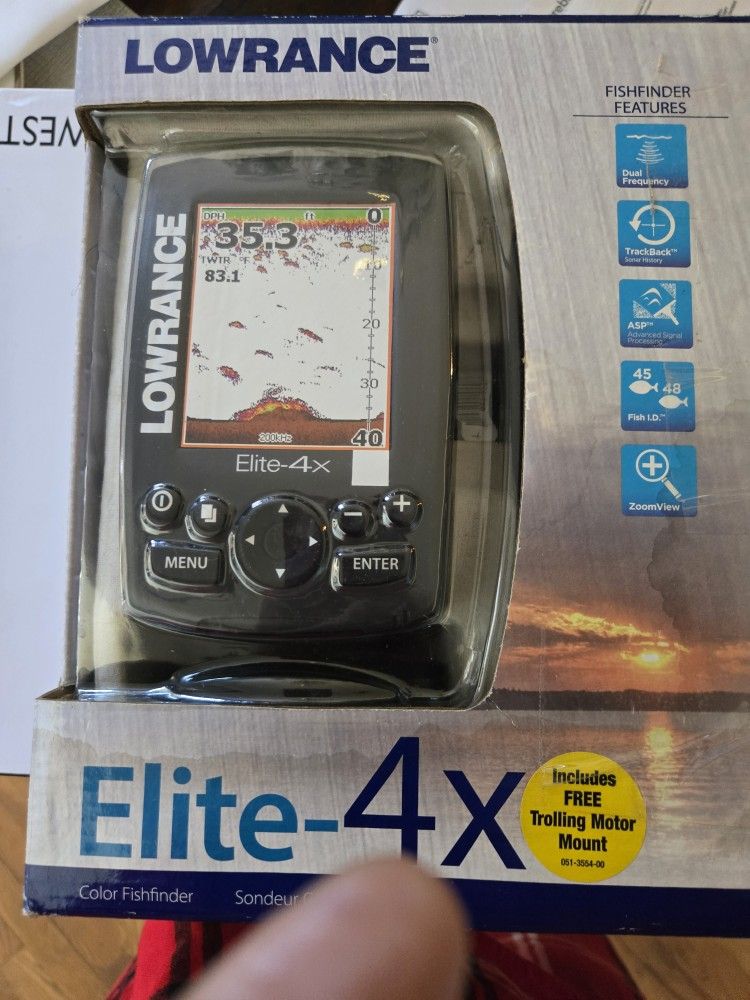 LOWRANCE FISHFINDER