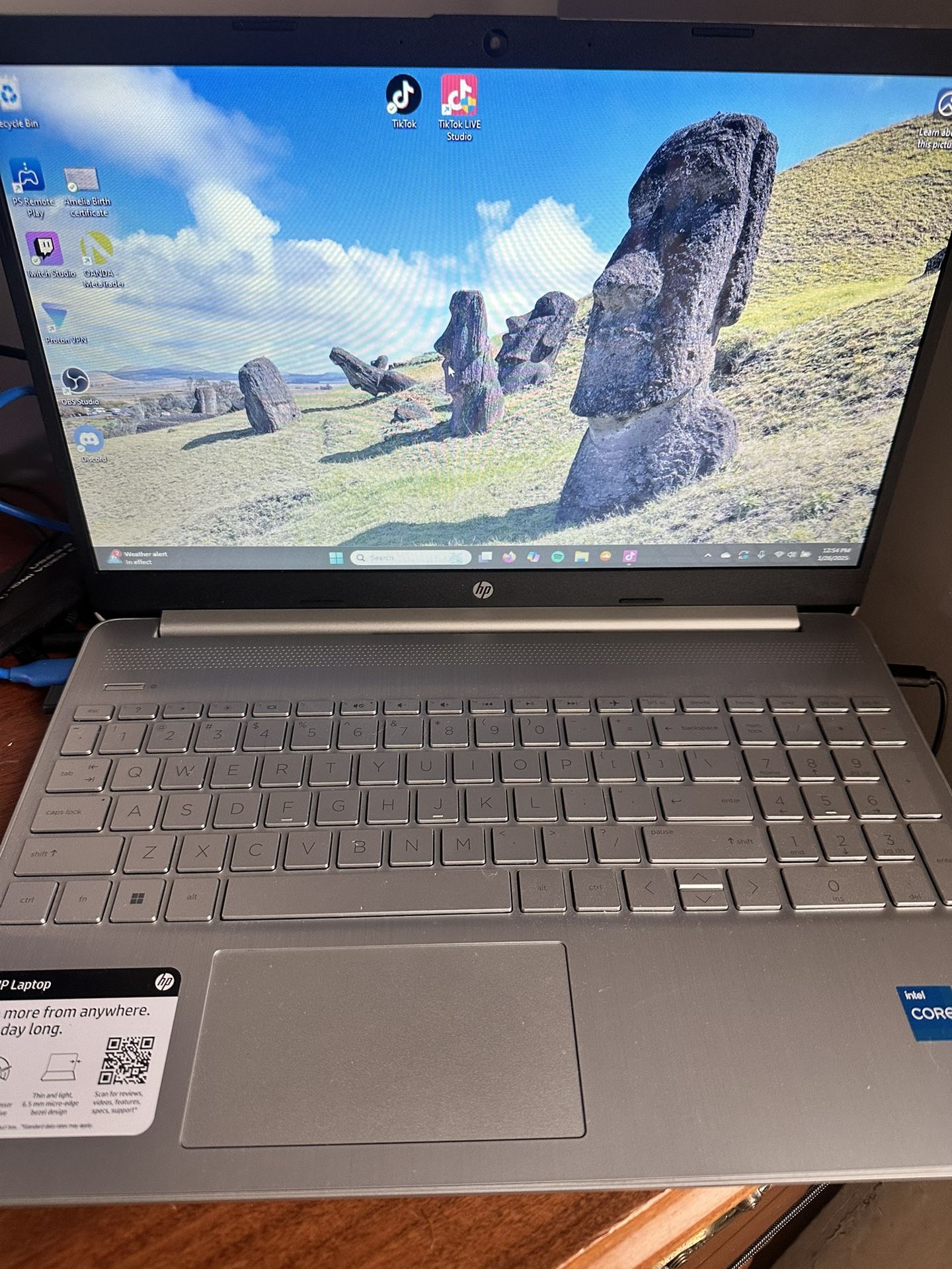 HP 1TB Touchscreen Laptop with TikTok And studio Installed !