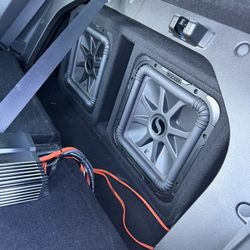 Two L7 Kicker “12 In Subs With 1200 Watt Alpha hifonics Amp