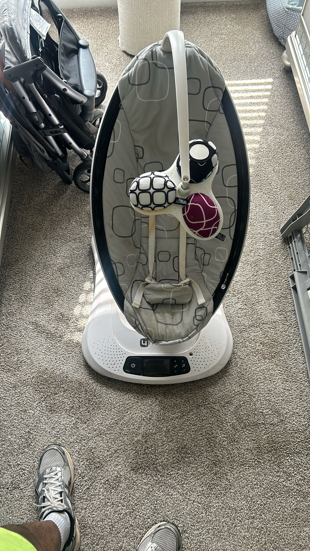 4 Moms Swing