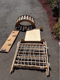 Pikler climbing set