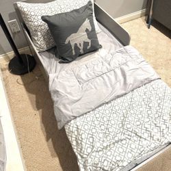 Toddler bed- Hardly Used 