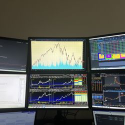 6 24” Dell Monitor And Power Table