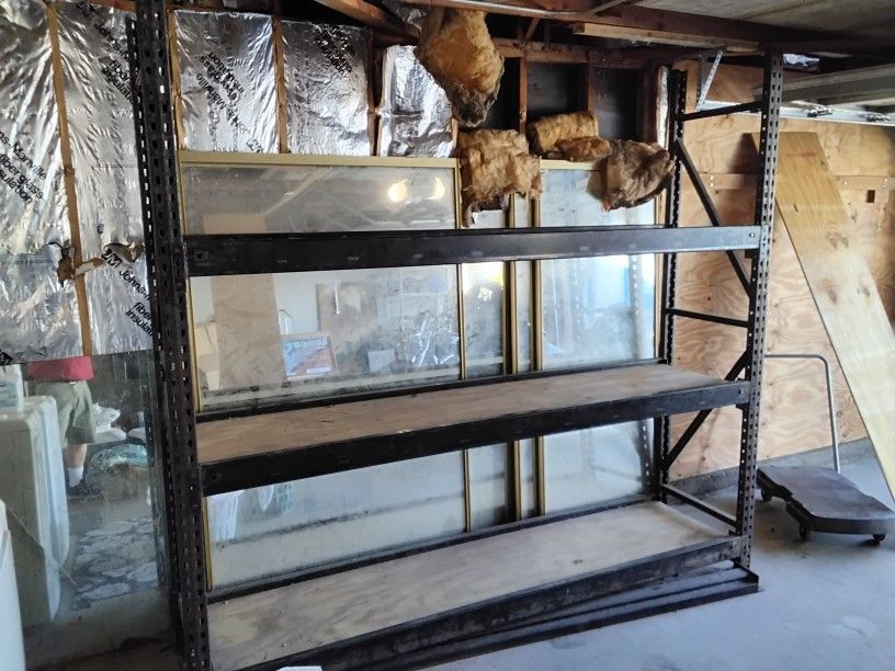 Heavy duty pallet racks