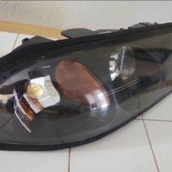 2000-2005 OE Chevy Impala Passenger Headlight Assembly With Bulbs